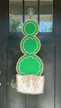 Load image into Gallery viewer, Medium Topiary Door Hanger in Cream