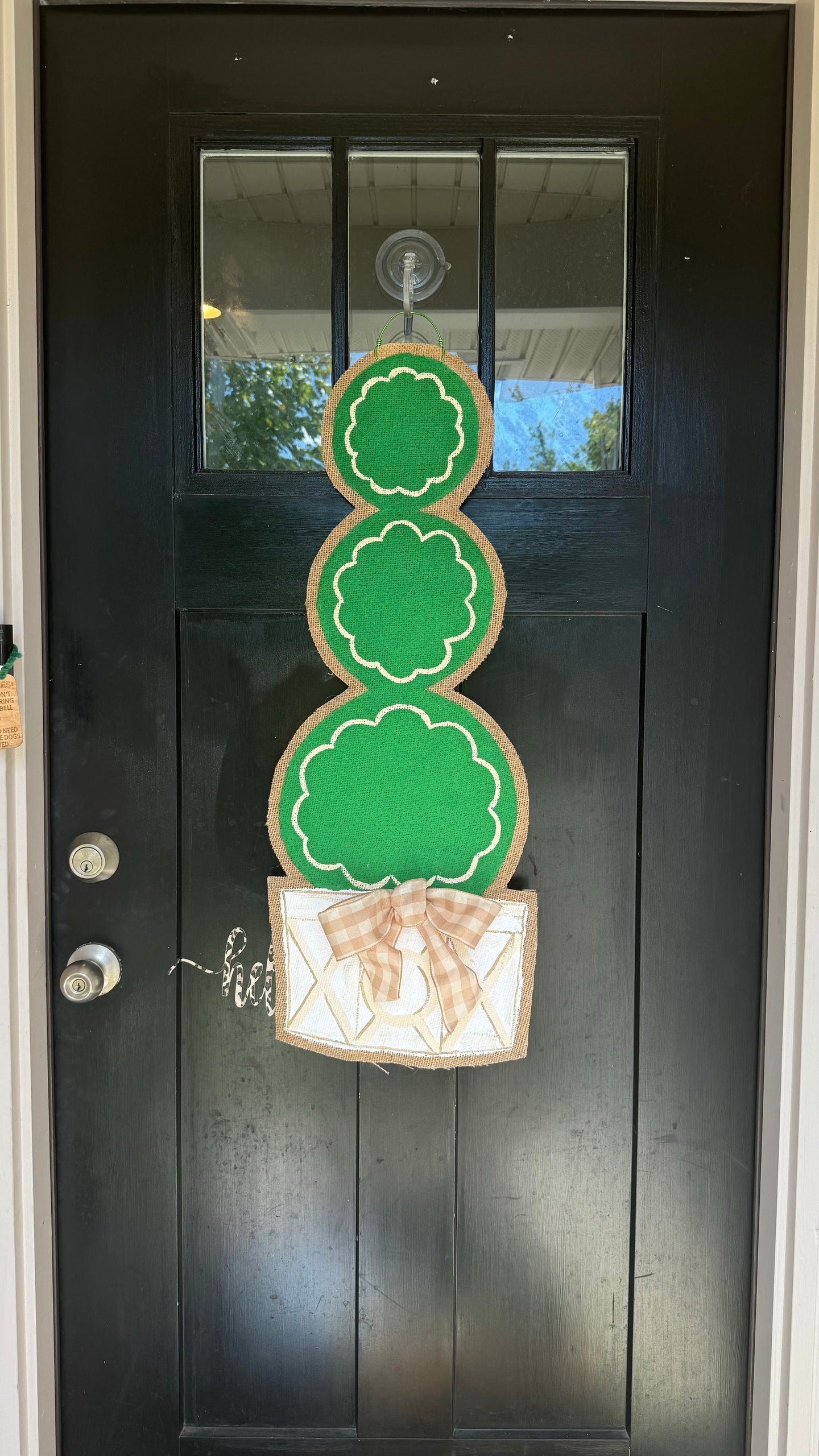 Medium Topiary Door Hanger in Cream